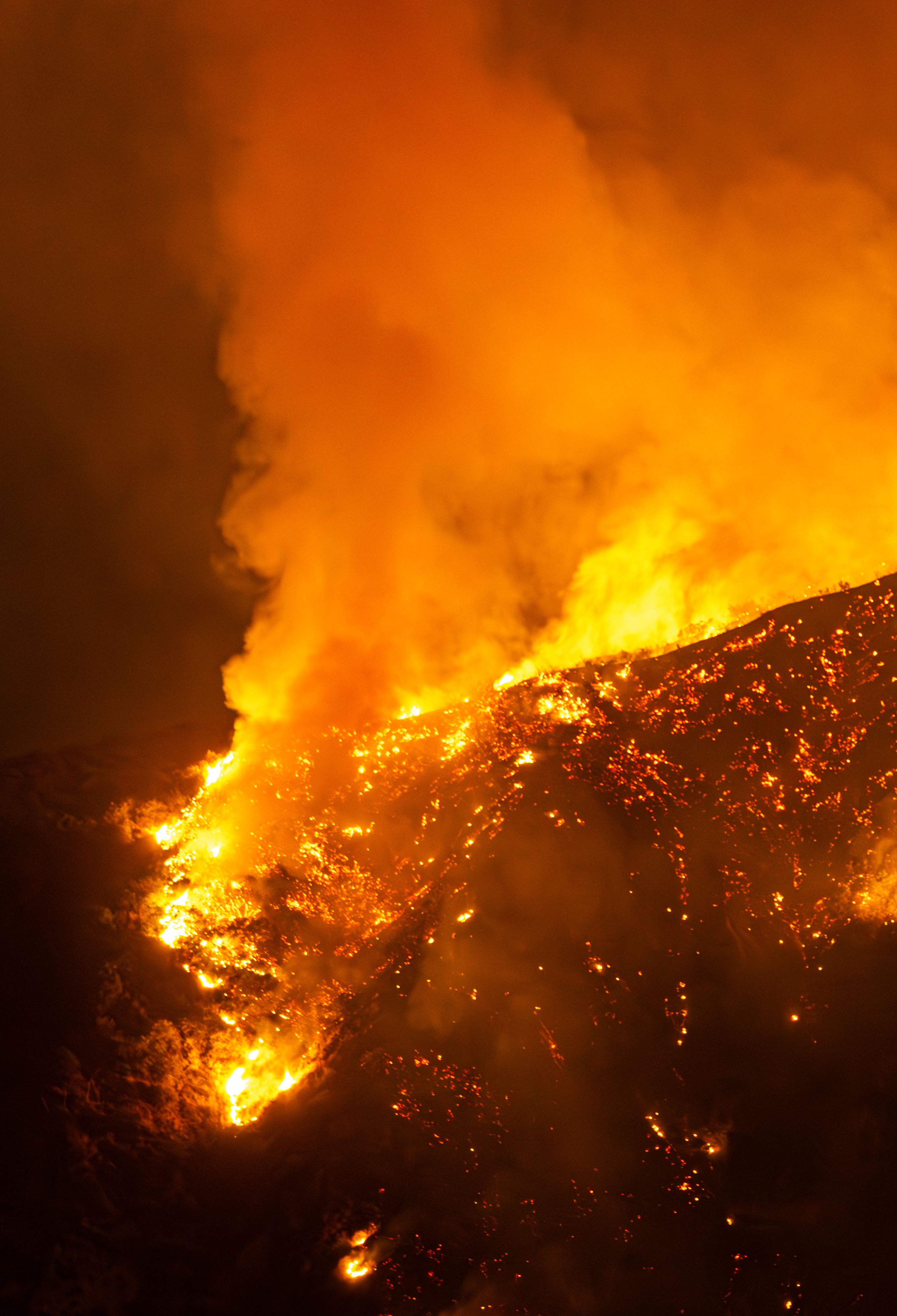 Lourdes Tibán pide ayuda para controlar incendio en el cerro Putzalahua